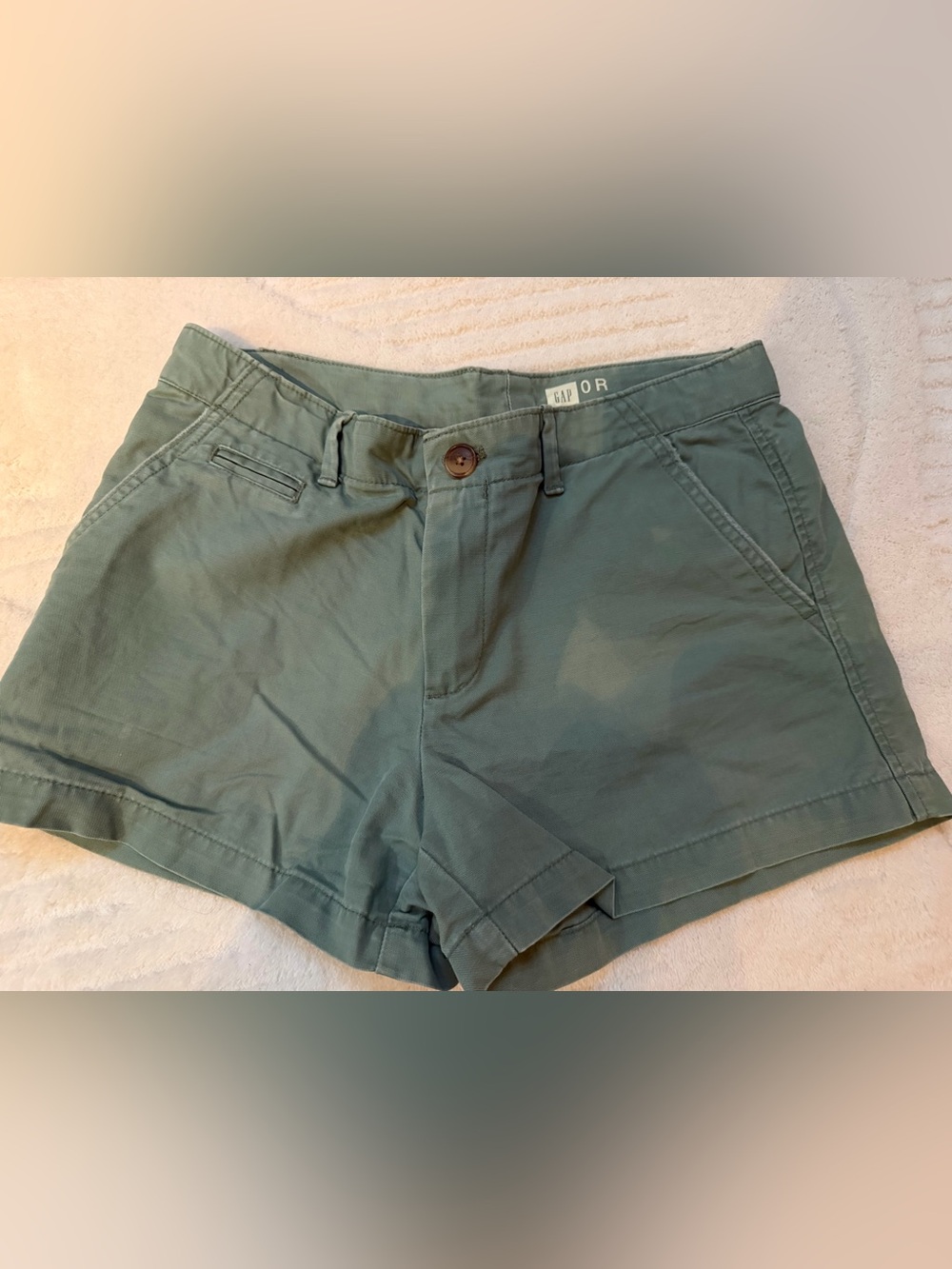 GAP woman’s green  Chino Shorts